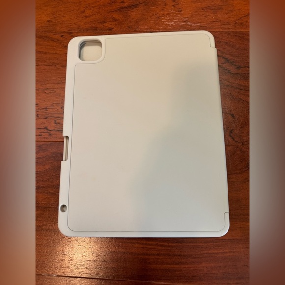 White Tablet Cover iPad Pro 11” - Picture 4 of 4